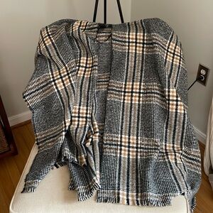 NWT Old Navy Shaw Scarf Wrap Plaid, black, white, and tan one size